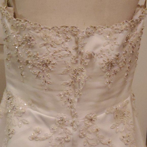 FOREVER YOURS BEADED WEDDING DRESS | SIZE 10 - Picture 3 of 9